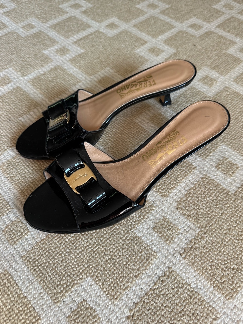 Salvatore Ferragamo Glory Vara Bow Patent Leather Kitten Heel Mules Black 9.5 - Picture 11 of 13